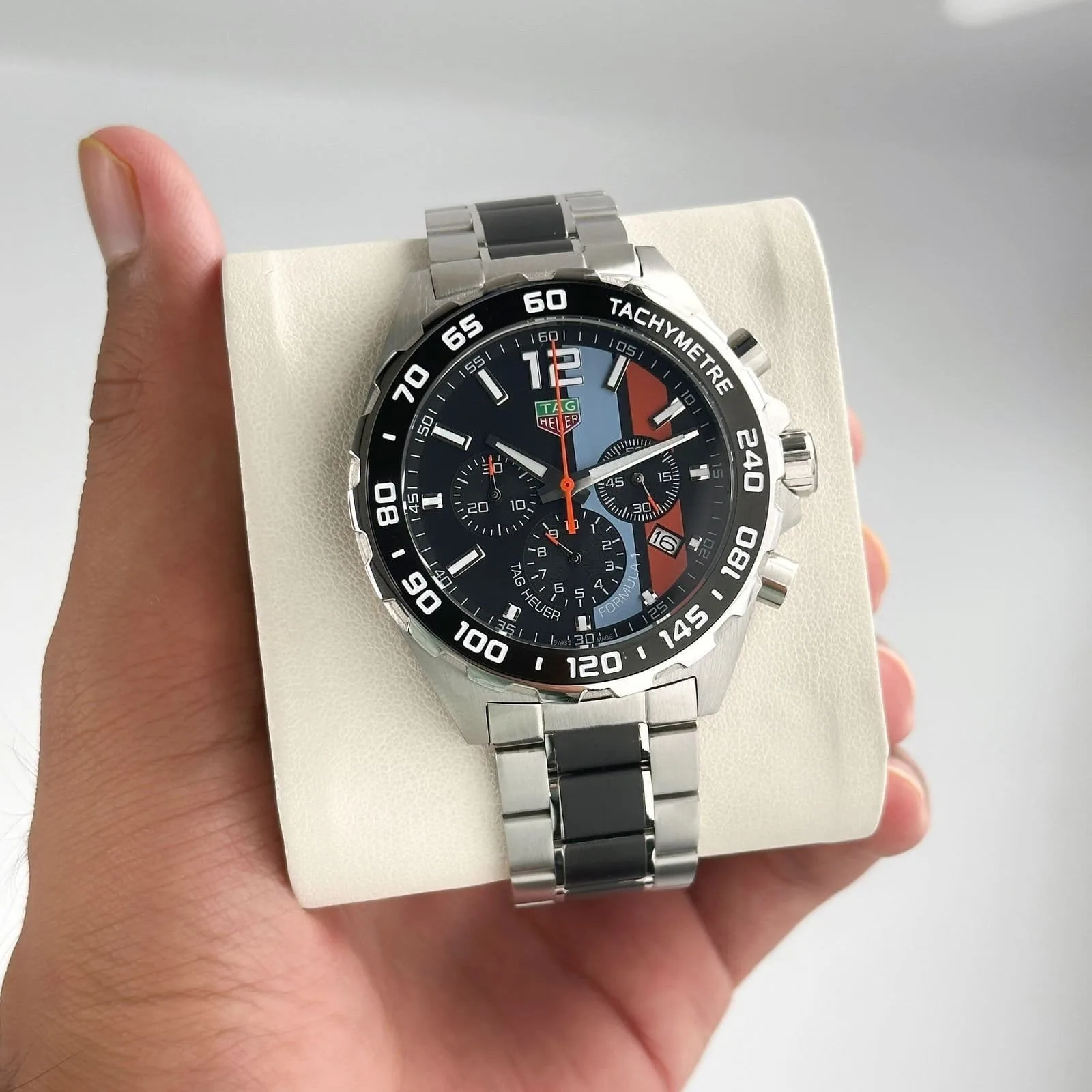 38805f2b-2ecf-4480-a110-2a53cf3225b0.webp TAG Heuer Gulf Formula 1 - Image 1